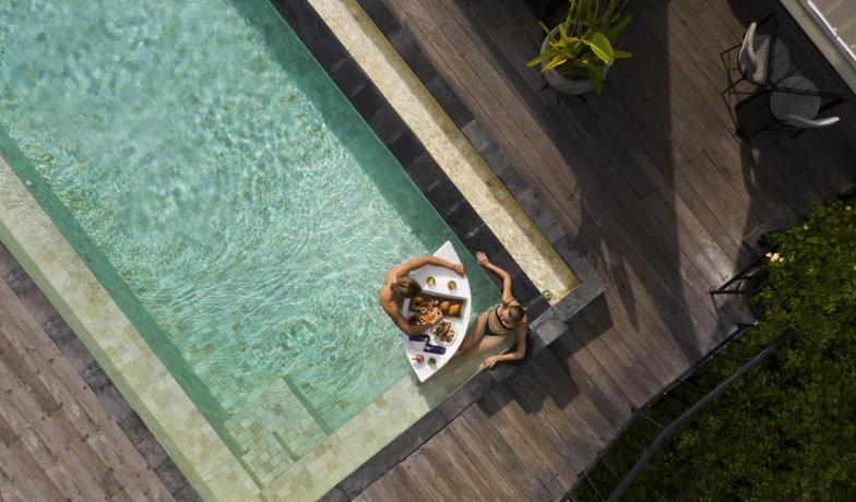 Imagen de la piscina del Hotel Adiwana Warnakali Resort. Foto 9