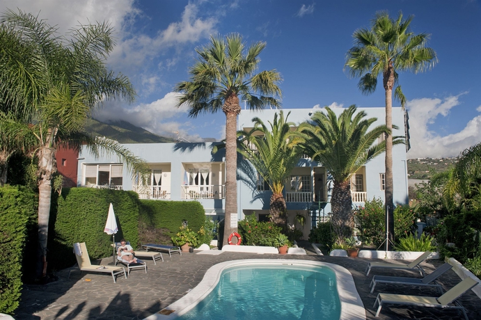 Imagen de la piscina del Hotel Adjovimar Apartamentos. Foto 16