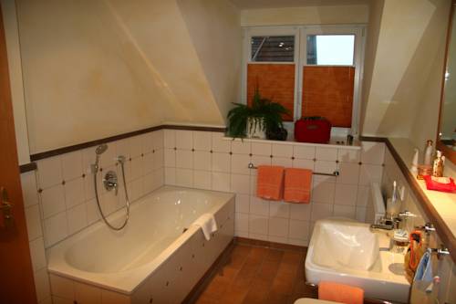 Imagen de la habitación del Hotel Adler, Freudenstadt. Foto 10