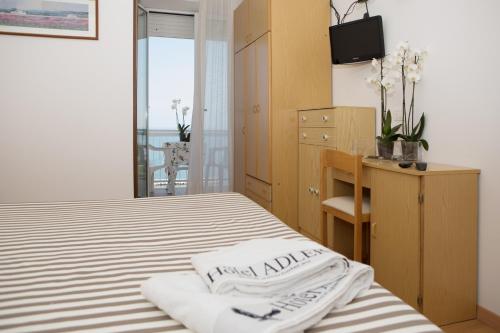 Imagen de la habitación del Hotel Adler, Gabicce Mare. Foto 5