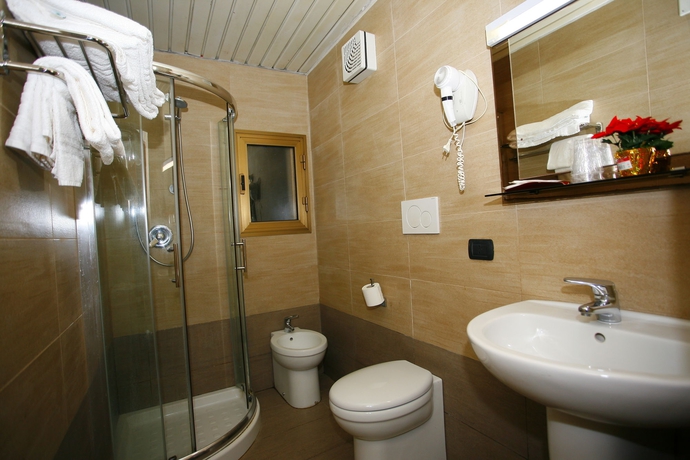 Imagen de la habitación del Hotel Adler, Milán. Foto 3