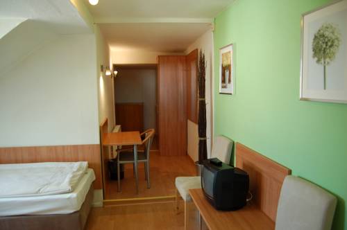 Imagen de la habitación del Hotel Adler, Neulußheim. Foto 3