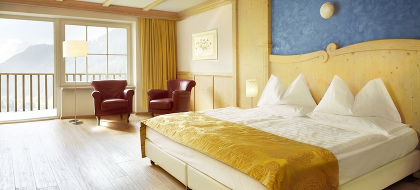 Imagen de la habitación del Hotel Adler Spa Resort Dolomiti. Foto 5