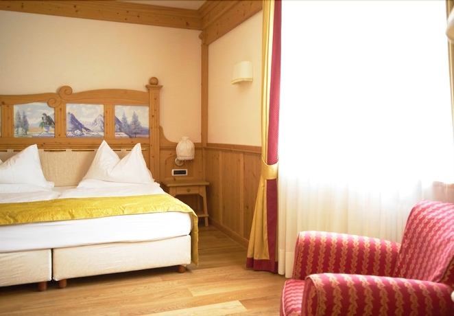Imagen de la habitación del Hotel Adler Spa Resort Dolomiti. Foto 8
