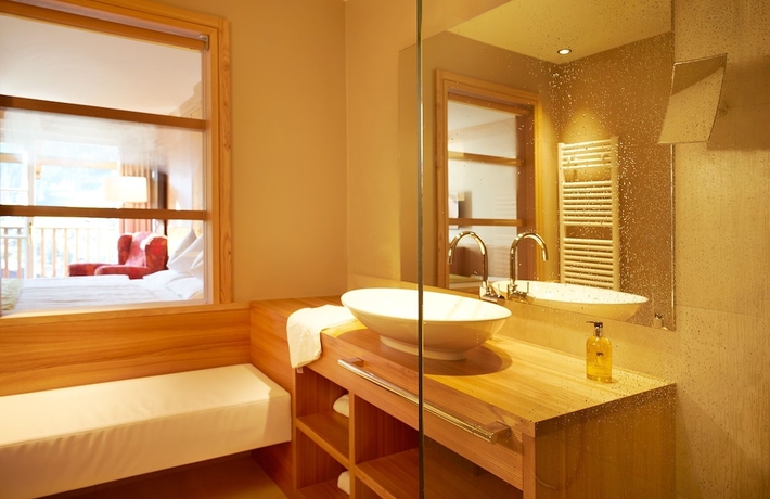 Imagen de la habitación del Hotel Adler Spa Resort Dolomiti. Foto 11