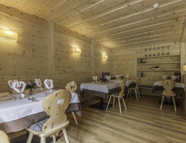 Imagen del bar/restaurante del Hotel Adler, St. Johann im Ahrntal - San Giovanni Valle Aurina. Foto 6