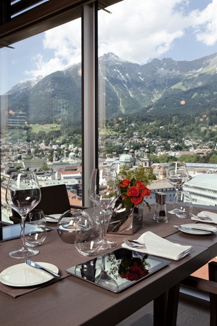 Imagen del bar/restaurante del Hotel Adlers. Foto 5