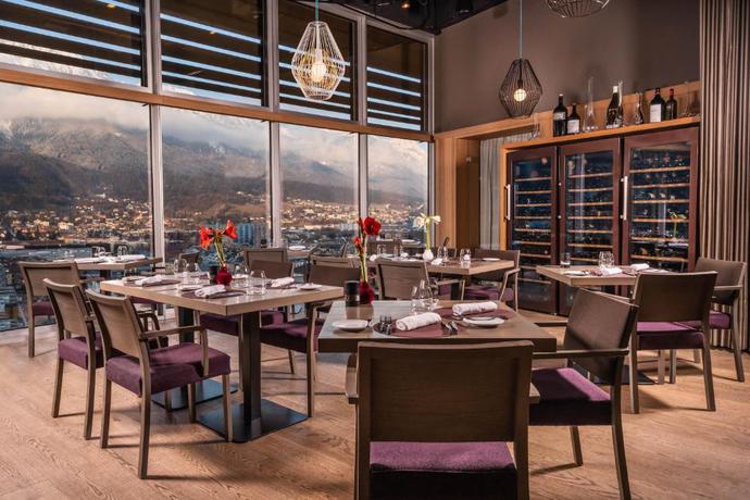 Imagen del bar/restaurante del Hotel Adlers. Foto 4