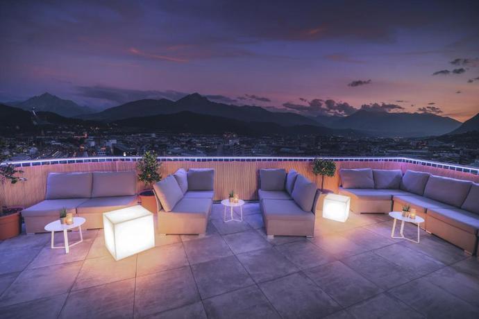 Imagen del bar/restaurante del Hotel Adlers. Foto 7