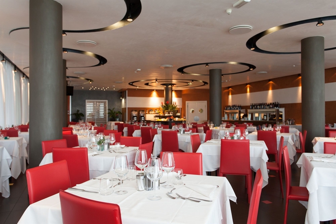 Imagen del bar/restaurante del Hotel Adlon. Foto 4