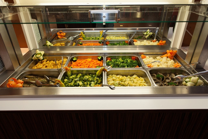 Imagen del bar/restaurante del Hotel Adlon. Foto 7