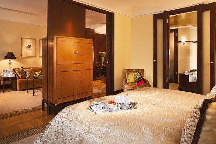 Imagen de la habitación del Hotel Adlon Kempinski Berlin. Foto 11