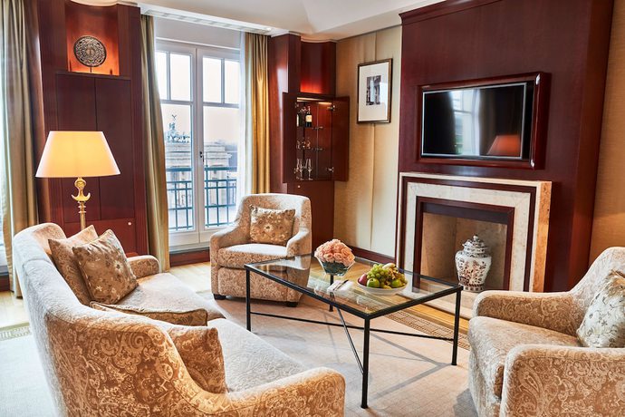 Imagen de la habitación del Hotel Adlon Kempinski Berlin. Foto 16
