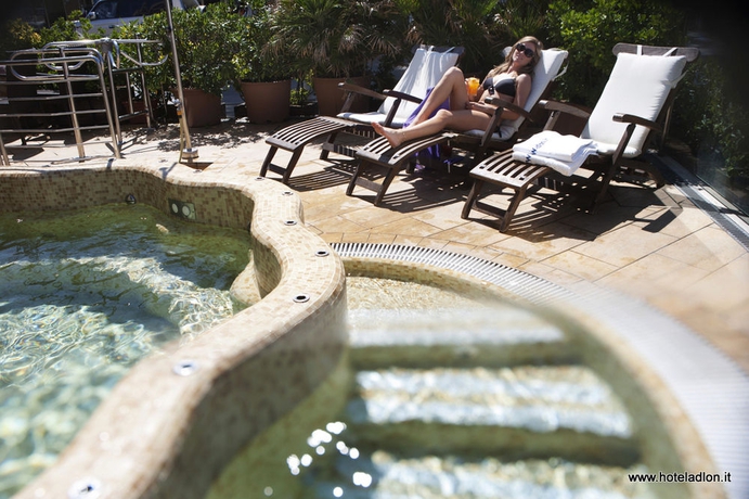 Imagen de la piscina del Hotel Adlon, Riccione. Foto 14