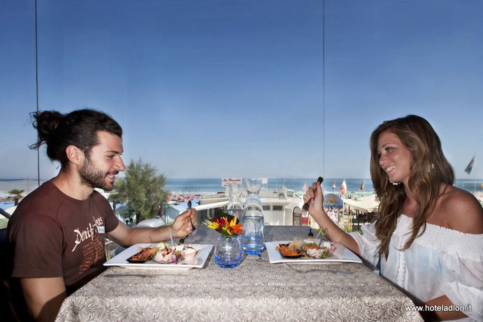Imagen del bar/restaurante del Hotel Adlon, Riccione. Foto 4