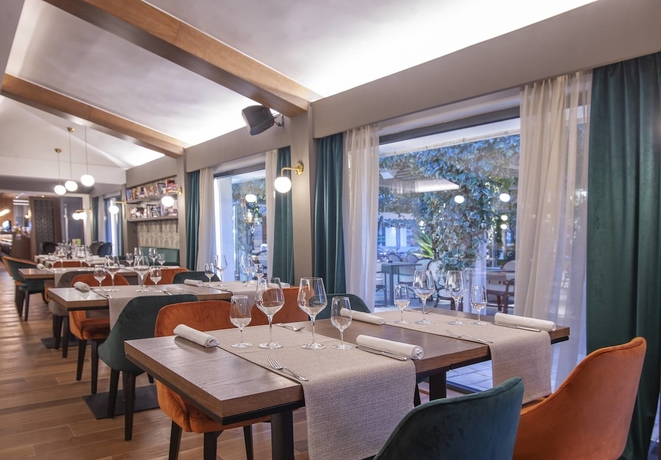 Imagen del bar/restaurante del Hotel Admiral, Budva. Foto 4