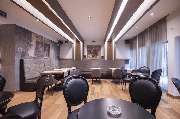 Imagen del bar/restaurante del Hotel Admiral, Budva. Foto 7
