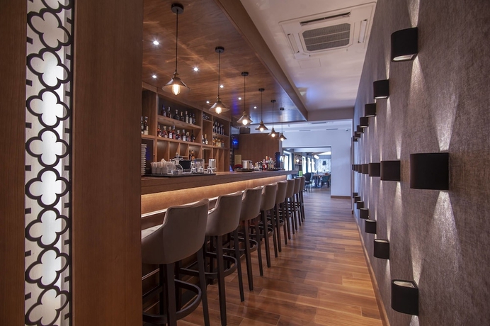 Imagen del bar/restaurante del Hotel Admiral, Budva. Foto 8