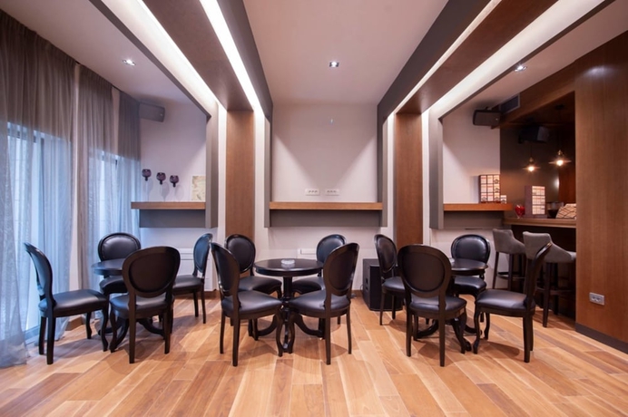 Imagen del bar/restaurante del Hotel Admiral, Budva. Foto 9