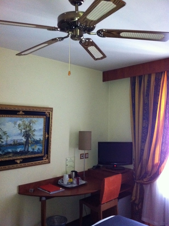 Imagen de la habitación del Hotel Admiral, Ginebra. Foto 5