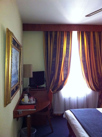 Imagen de la habitación del Hotel Admiral, Ginebra. Foto 6