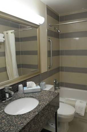 Imagen de la habitación del Hotel Admiral Inn Burlington. Foto 3