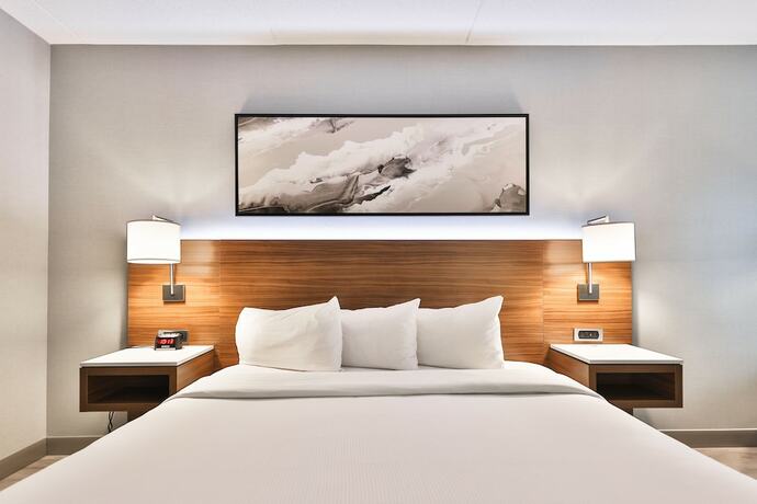 Imagen de la habitación del Hotel Admiral Inn Mississauga Toronto. Foto 16