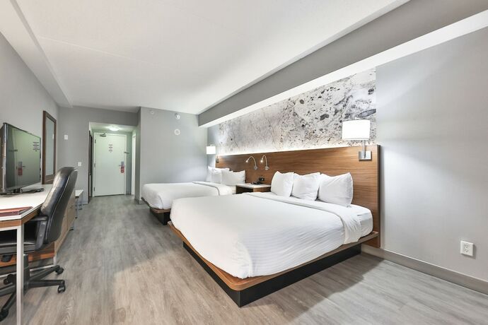 Imagen de la habitación del Hotel Admiral Inn Mississauga Toronto. Foto 17