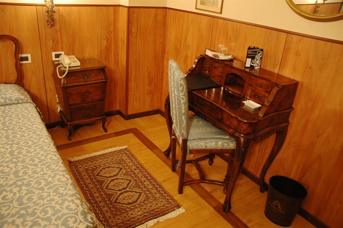 Imagen de la habitación del Hotel Admiral, Milán. Foto 2