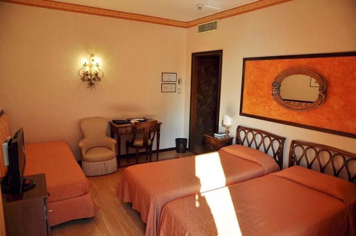 Imagen de la habitación del Hotel Admiral, Milán. Foto 5