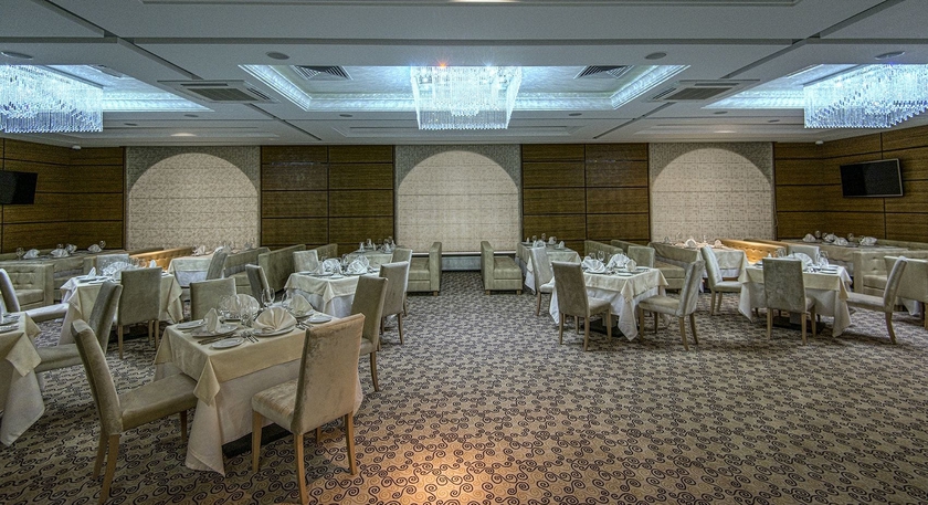 Imagen del bar/restaurante del Hotel Admiral, Saransk. Foto 2
