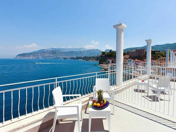 Imagen de los exteriores del Hotel Admiral, Sorrento. Foto 16