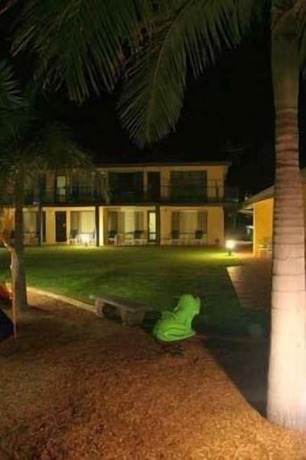 Imagen de la piscina del Hotel Admirals Lodge. Foto 19