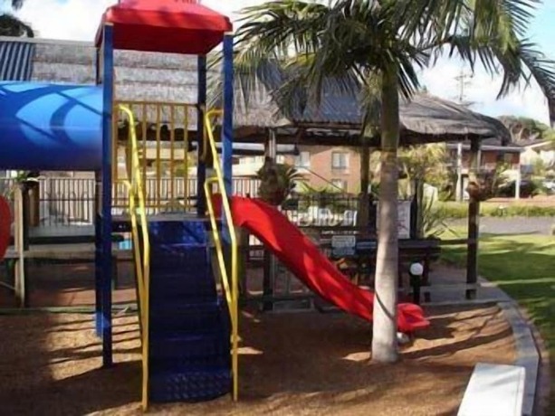 Imagen de los exteriores del Hotel Admirals Lodge. Foto 15