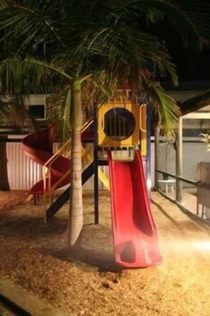 Imagen de los exteriores del Hotel Admirals Lodge. Foto 17