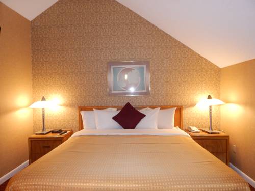 Imagen de la habitación del Hotel Admiralty Inn and Suites. Foto 2