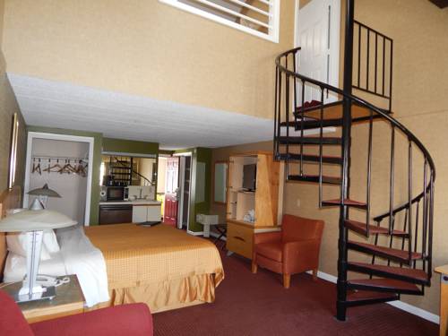 Imagen de la habitación del Hotel Admiralty Inn and Suites. Foto 3