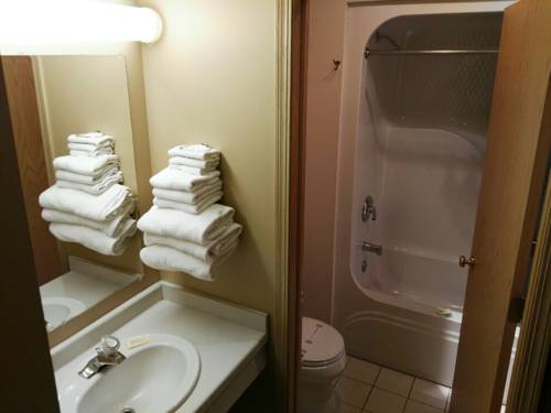 Imagen de la habitación del Hotel Adoba&reg; Gladstone. Foto 3