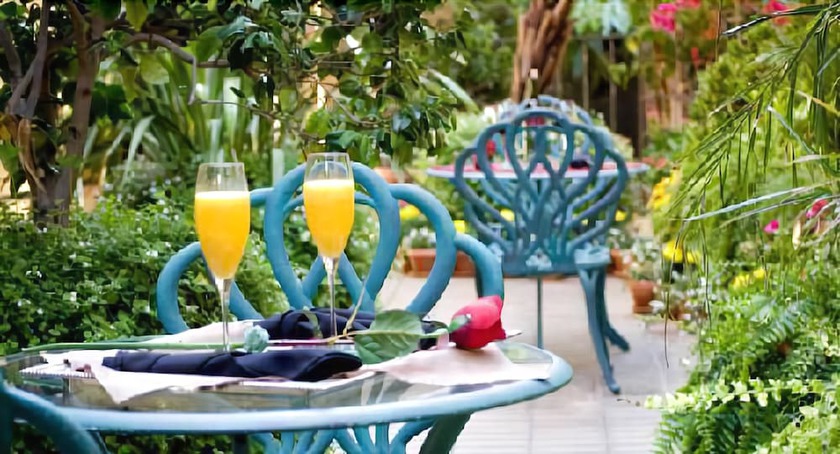 Imagen de los exteriores del Hotel Adobe Inn, Carmel-by-the-Sea. Foto 15