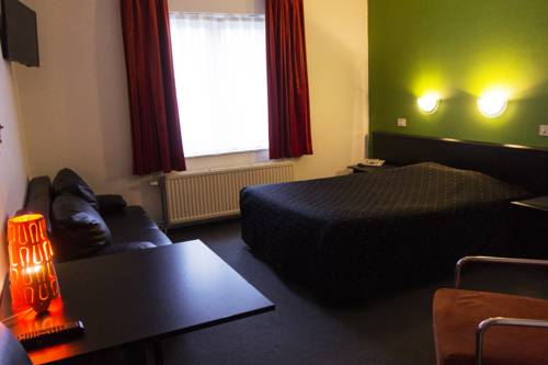 Imagen de la habitación del Hotel Adoma. Foto 4