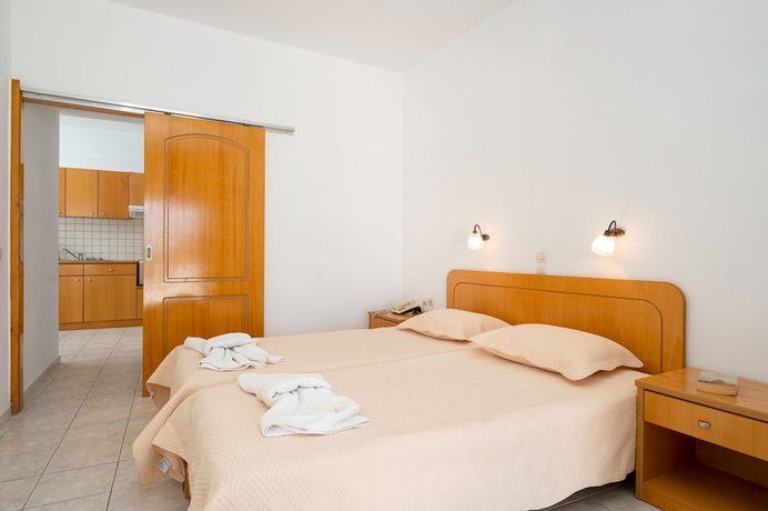 Imagen de la habitación del Hotel Adonis, Agia Galini. Foto 5