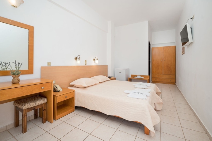 Imagen de la habitación del Hotel Adonis, Agia Galini. Foto 7