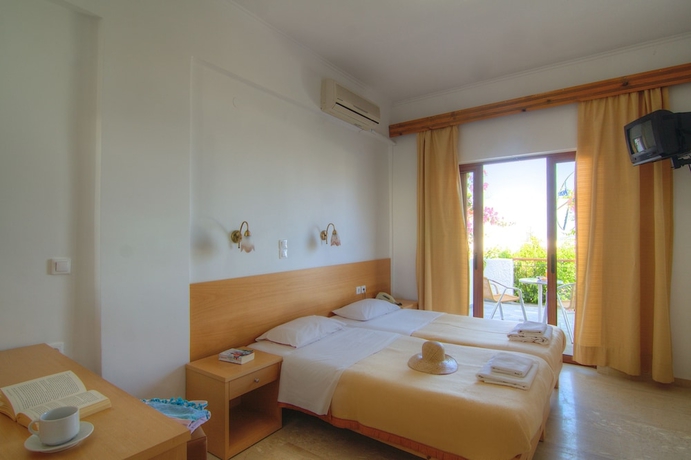 Imagen de la habitación del Hotel Adonis, Agia Galini. Foto 12