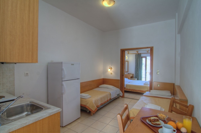 Imagen de la habitación del Hotel Adonis, Agia Galini. Foto 14