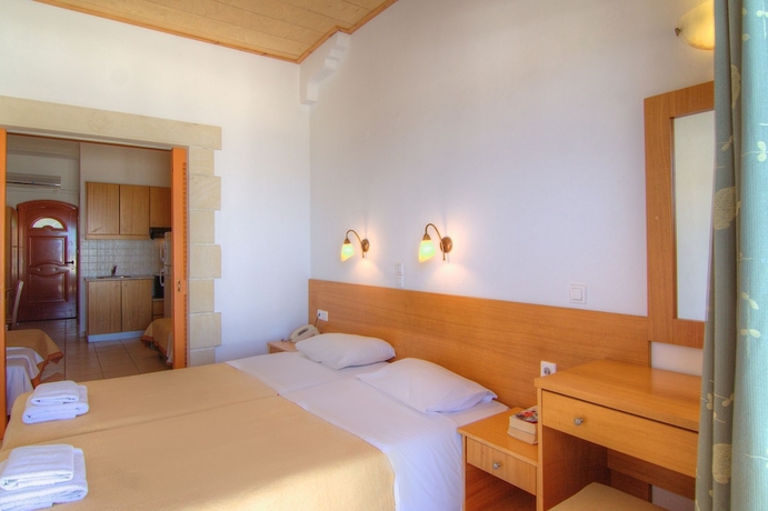 Imagen de la habitación del Hotel Adonis, Agia Galini. Foto 15