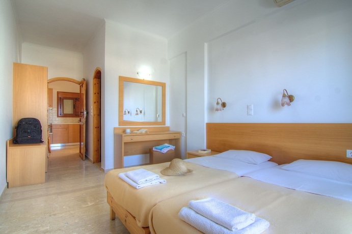 Imagen de la habitación del Hotel Adonis, Agia Galini. Foto 16