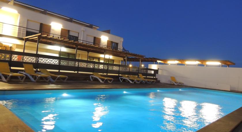 Imagen de la piscina del Hotel Adonis Aix-en-provence. Foto 5