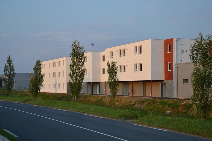 Imagen de los exteriores del Hotel Adonis Bayonne. Foto 12