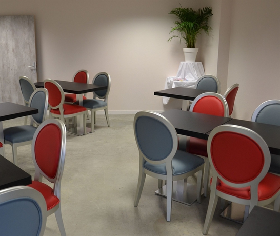 Imagen del bar/restaurante del Hotel Adonis Bayonne. Foto 3