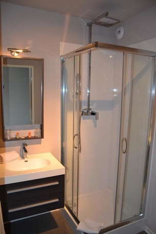 Imagen de la habitación del Hotel Adonis Bayonne. Foto 8